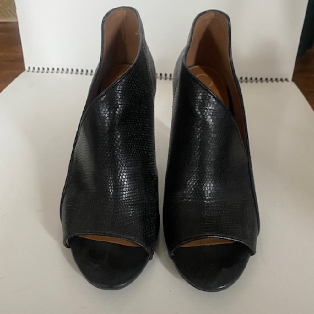 Calvin Klein pumps